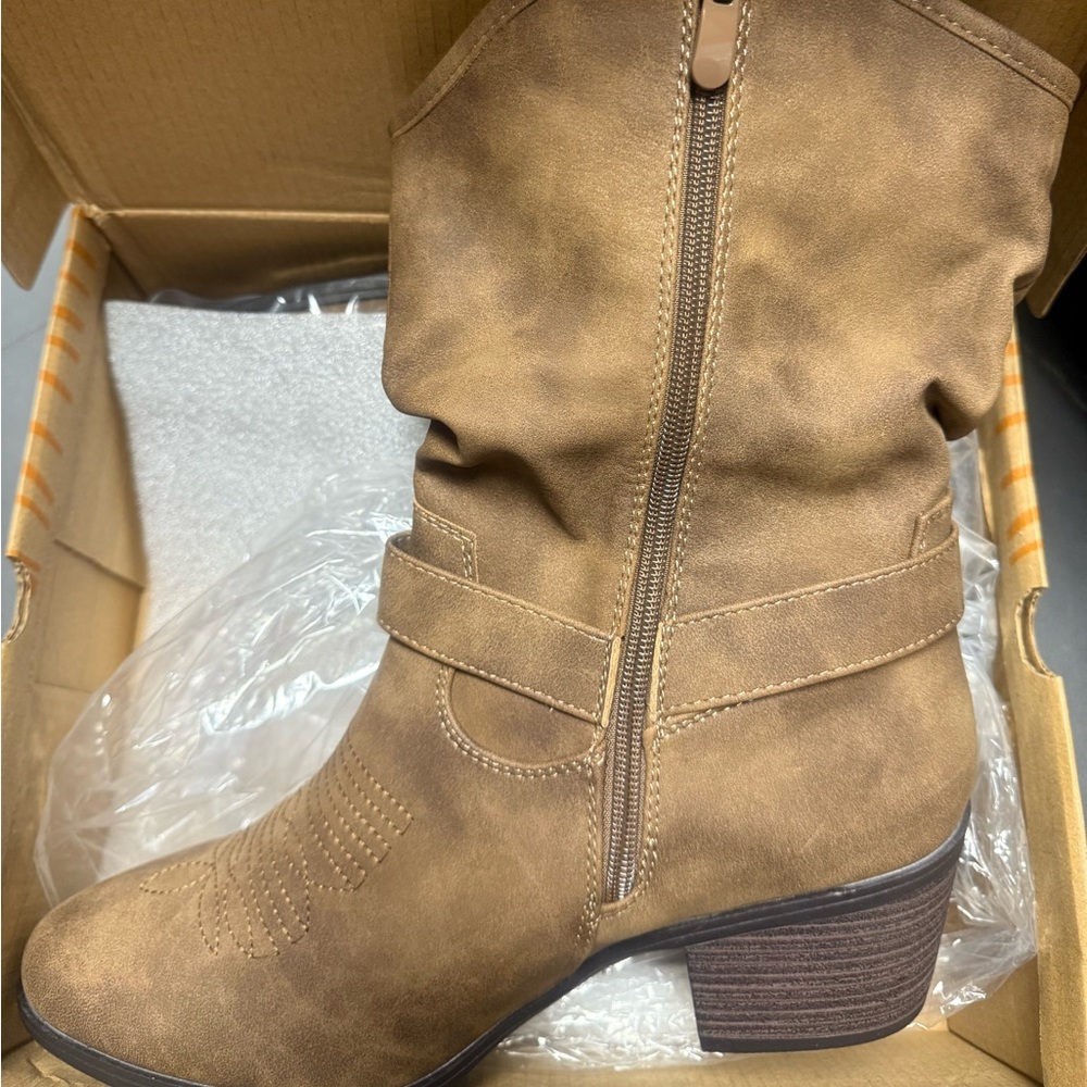 GlobalWin boots women’s size 10 New in Box!